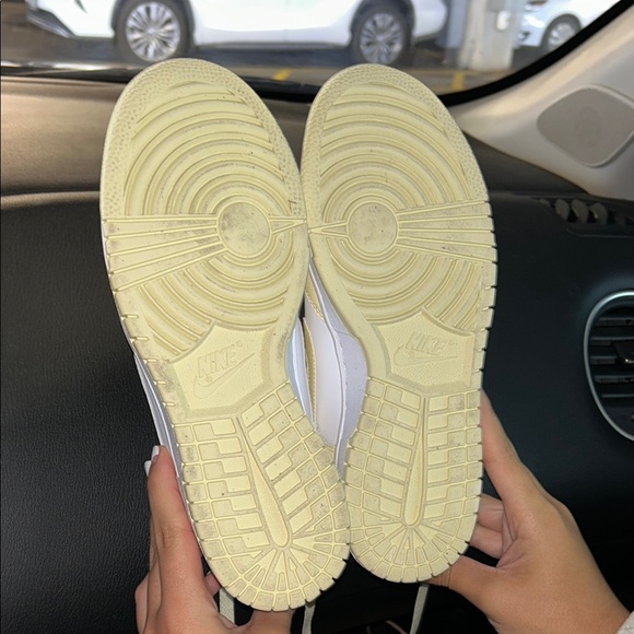 Nike pastel yellow dunks - Picture 3 of 4